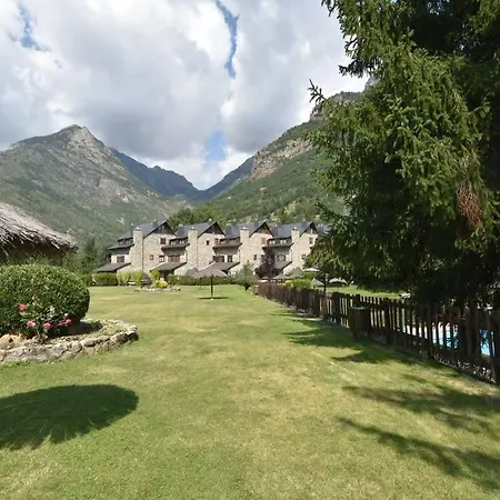 Acogedor De Montana Con Jardin Y Piscina Apartment