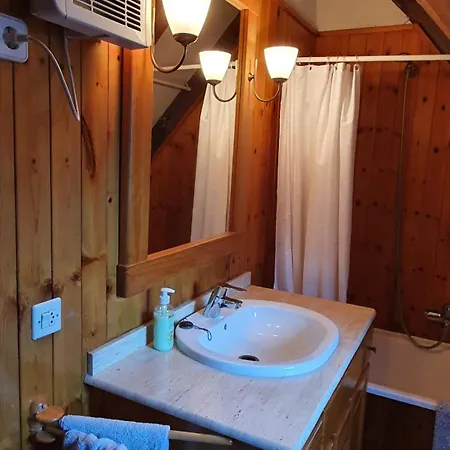 Acogedor De Montana Con Jardin Y Piscina