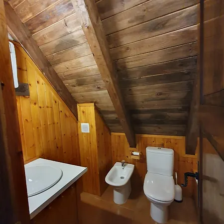 Acogedor De Montana Con Jardin Y Piscina *